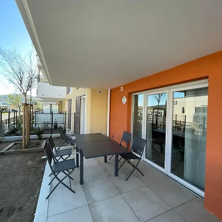 2 En Rez De Jardin Avec Piscine *