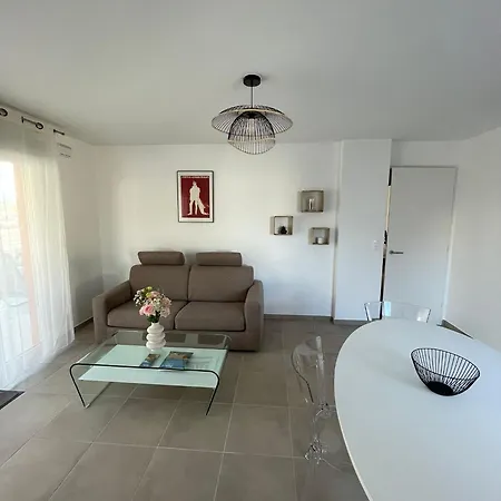 2 En Rez De Jardin Avec Piscine Daire
